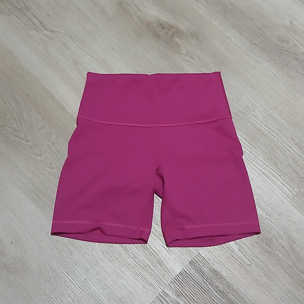Wunder Train High-Rise Short 6"